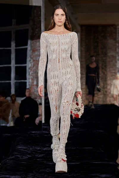 Look 25